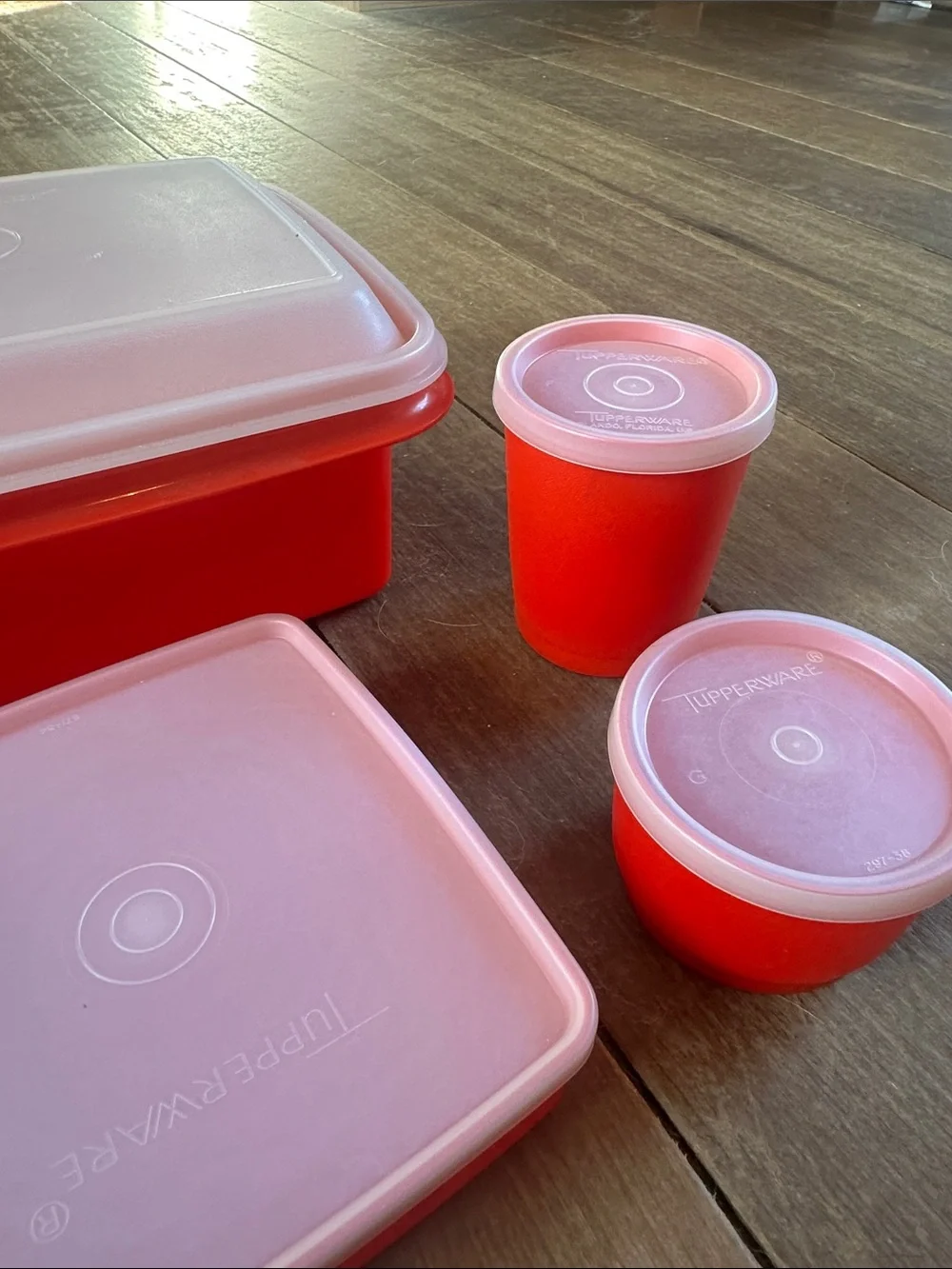 5 Piece Vintage Lunch Box Tupperware Set… Like NEW!